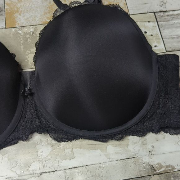 Torrid black lace push up Demi bra - Picture 2 of 4